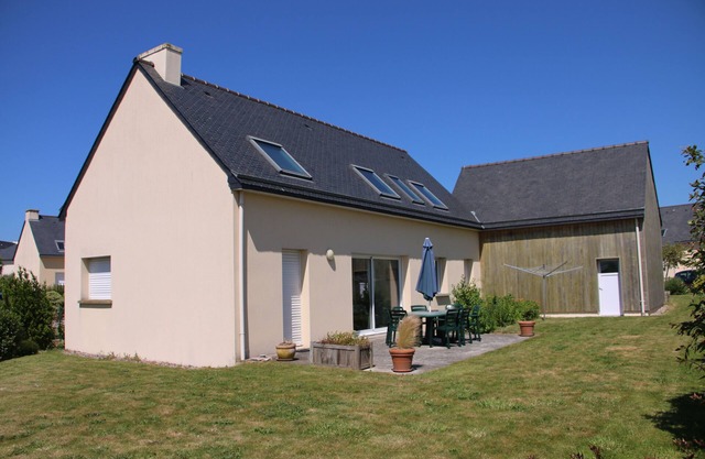 Comfortable house in FREHEL, 900m from the beach