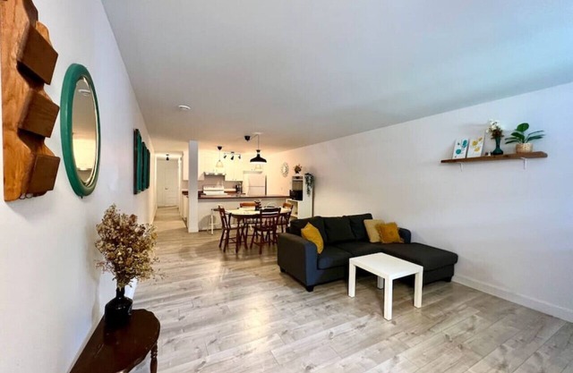 Comfortable in Limoilou, close to everything – four-legged friends welcome