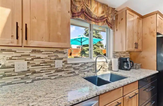 Comfortable & Inviting Family Home - Sleeps 10