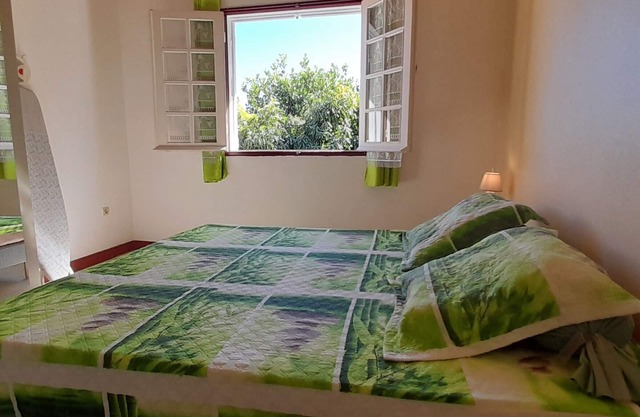 Comfortable lodging with views in Saint-Paul, 2 beds, Terrace and BBQ