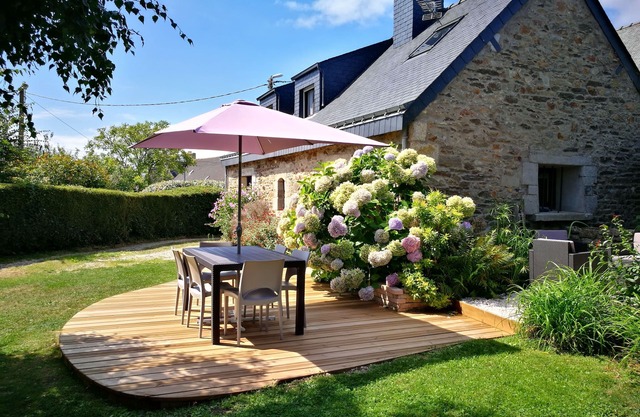 COMFORTABLE LONGERE 500M FROM THE BEACH