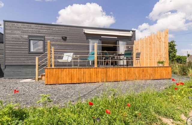 Comfortable mobile home with terrace in Saint-Lô