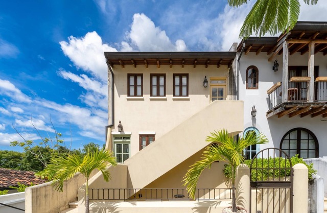 Comfortable Ocean View condo Steps to the Beach - At Las Catalinas