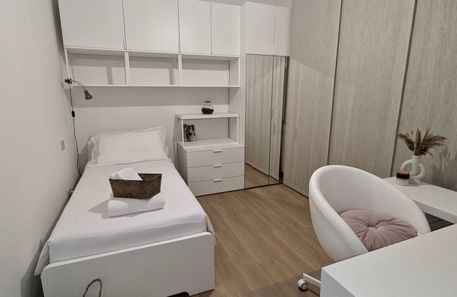 Comfortable room very close to the station (290mt)