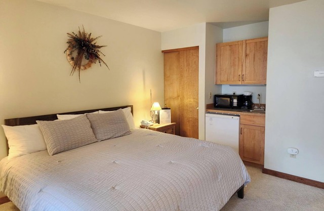 Comfortable Ski-In/Ski-Out Hotel Style Room
