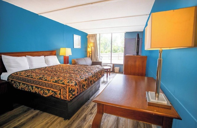 Comfortable Stay with Cozy King Bed + Easy Access to Local Attractions