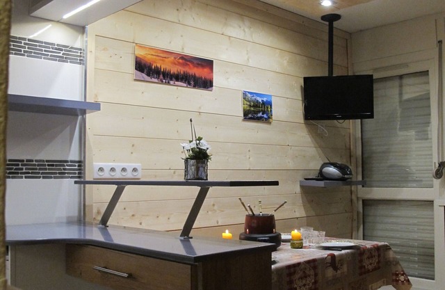 Comfortable studio just a stone's throw from the slopes, perfect for skiers! - 1 bedroom