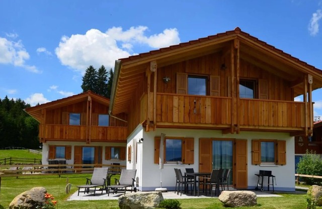 Comfortable vacation home in the Via Claudia vacation village with sauna, lake view and fireplace