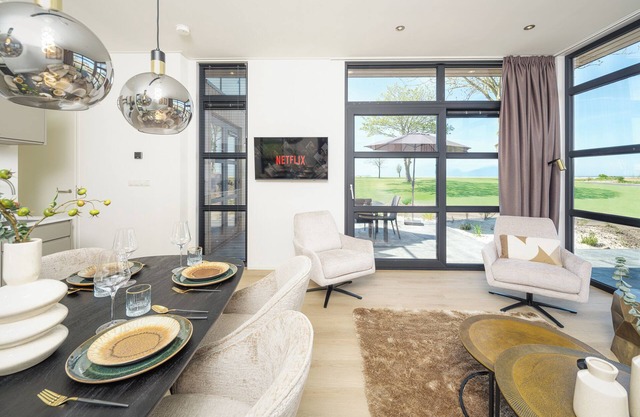 Comfortable villa for 6 people, with three bedrooms, a spacious garden and plenty of opportunities to enjoy the outdoor life together.