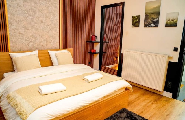 Comfy and Convenience 5BR Apt@Central Gent For 10P