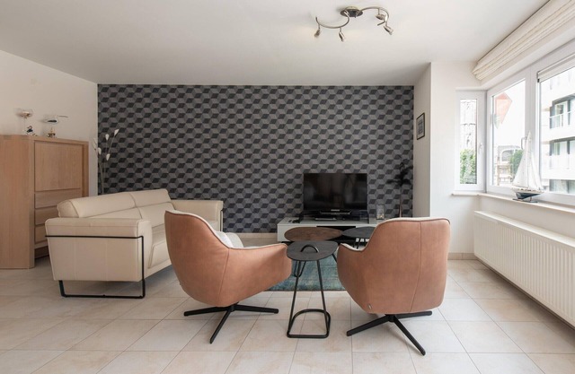 Comfy City Stay Near Sea