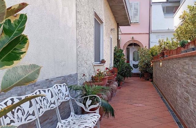 Comfy Flat Near The Beach by BelcantoVillas