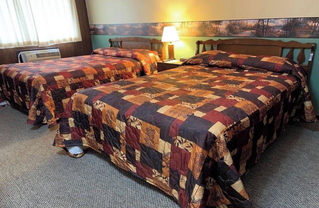 Comfy Room w/Flat-Screen TV, Near Restaurants and Local Attractions
