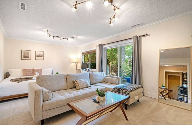 Comfy & Spacious 4BR/3BA | @Mountlake Terrace