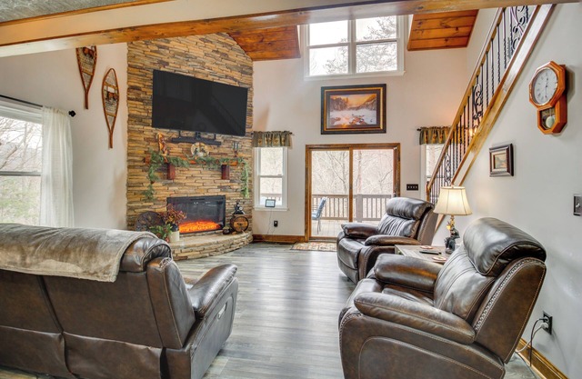 Community Perks: Mtn-View Ellijay Cabin w/Hot Tub