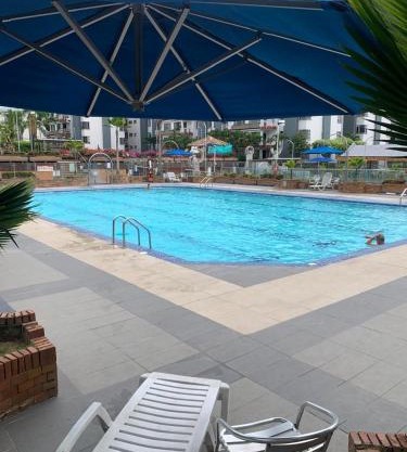 Comodo apto tipo club con piscina y sauna