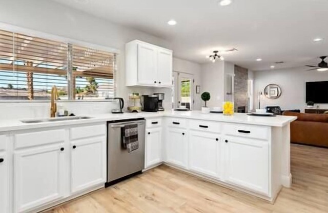 ❤️ Companion Retreat - New 4 BR Luxury Vegas Home