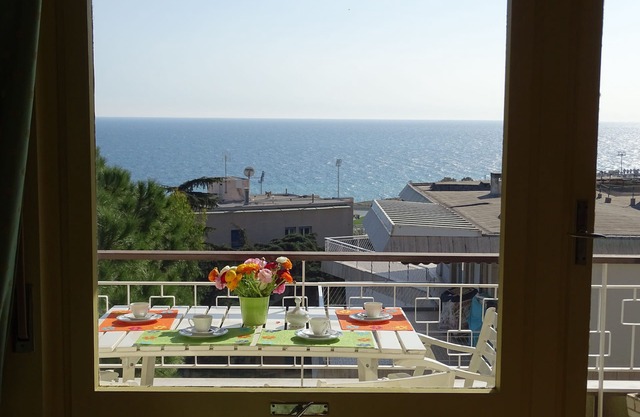 Complete sea view apartment Sanremo