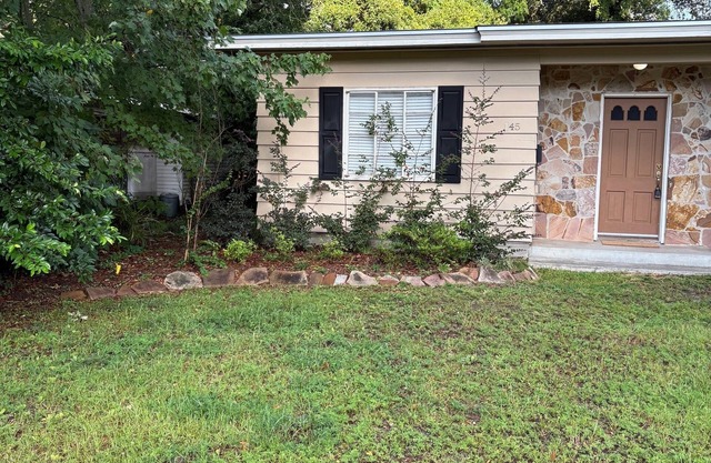 Completely furnished and walking distance from Keesler AFB and the beach!