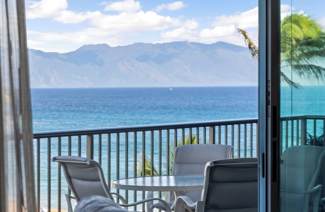 Completely remodeled Whaler on Kaanapali Beach, stunning views of black rock!