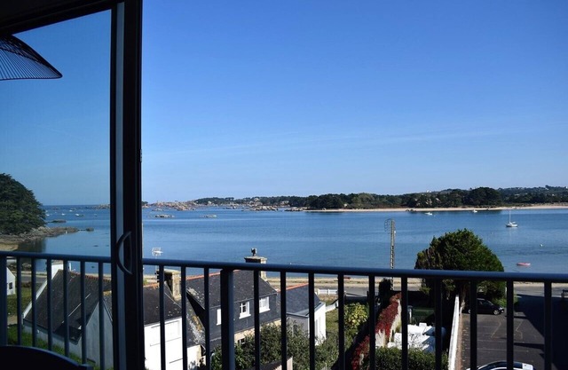 Completely renovated apartment with SUPERB VIEW of baie Sainte-Anne in TREGASTEL