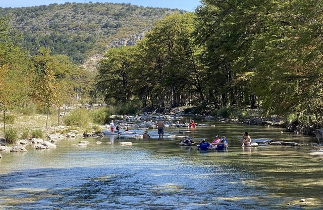 CONCAN - Park @ Edge of Frio River! Float-2-Cabin, Views, Comanche Crossing!