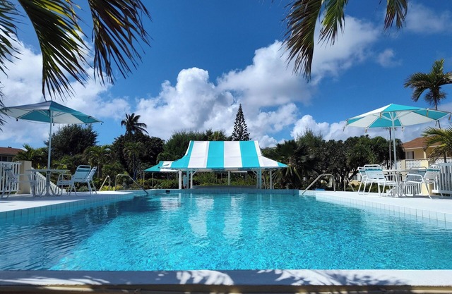 Condo - 2 beds with WiFi, AC, Pool and Oceanfront in charming Frigate Bay.