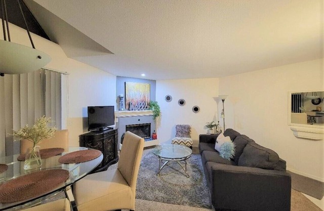 Condo In Dtc/centennial/greenwood Village Area - Perfect Locataion