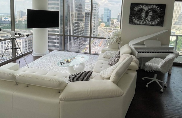 Condo Midtown Atlanta 2 bedroom 3 bathrooms.