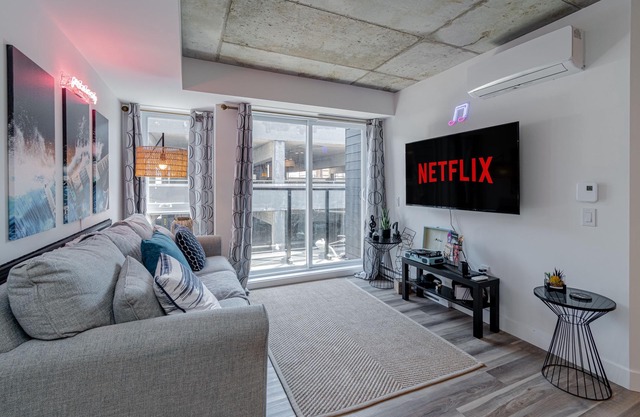 CONDO Vieux-Québec - 2CH, Modern, Rooftop Pool & More!