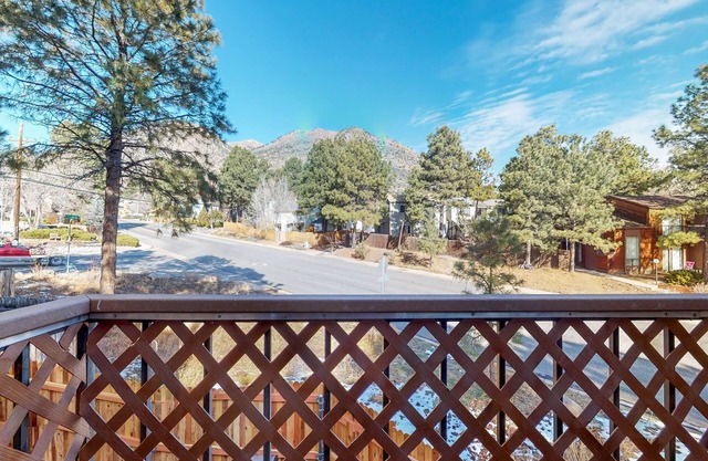 Condo with full kitchen, balconies, views of Mt. Elden - close to town