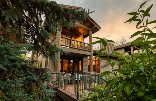Conifer by AvantStay | Secluded Cabin Amongst the Trees w/Hot Tub