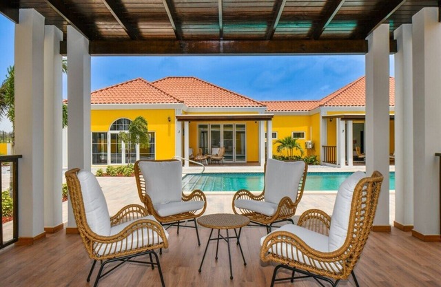 Connect with nature through a mix of luxurious and striking details.