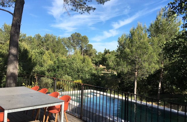 Contemporary villa between Aix-en-Provence and Luberon