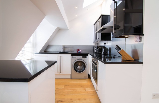 Contemporary 1 Bed Flat in Fulham Near The Thames