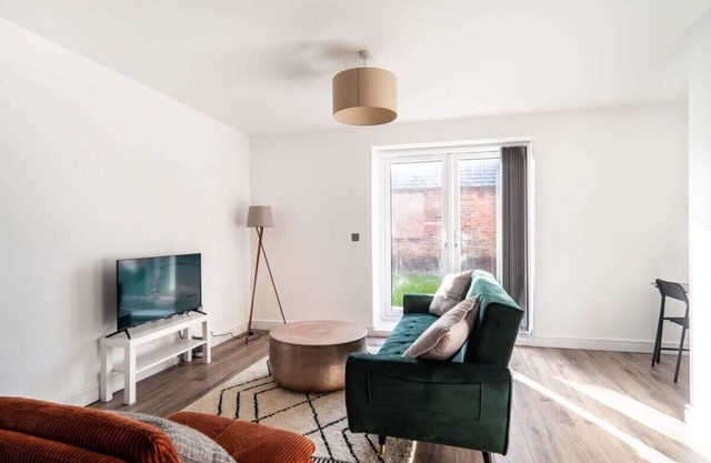 Contemporary 2 Bed Apartment in Waterloo Liverpool