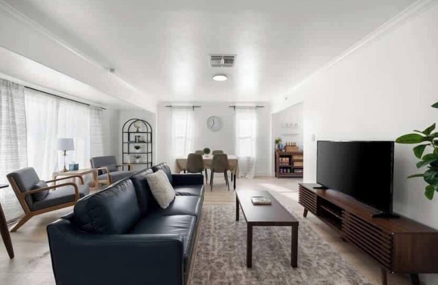 Contemporary 2B/1BA Pad in the Prime of Sacramento