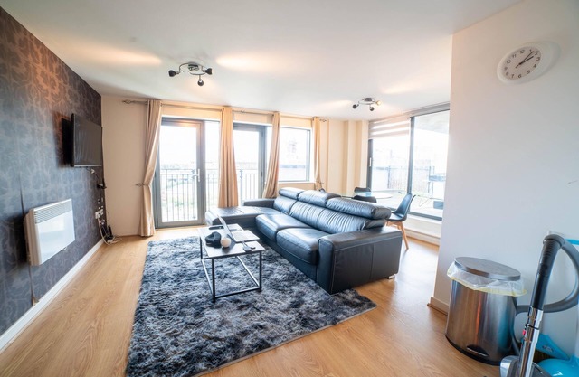 Contemporary 2bd flat with waterside balcony view