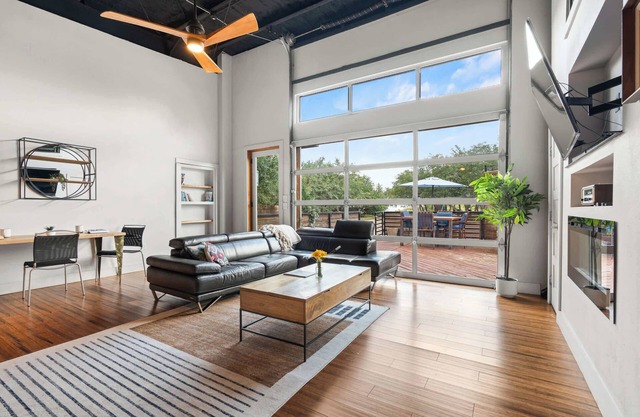 Contemporary 3BR Country Gem Swim Spa & Fire Pit