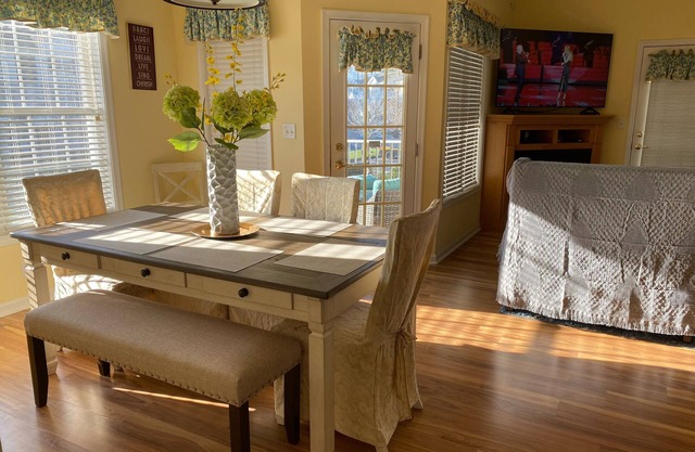 Contemporary 3BD/2BA Condo Perfect for YOUR Next Getaway (Pleasure or Work!)