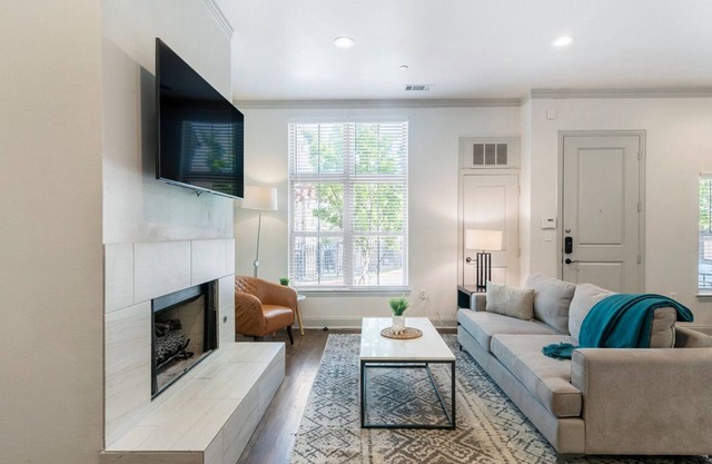 Contemporary 3BR, in unit Washer/Dryer, FREE parking with all amenities!
