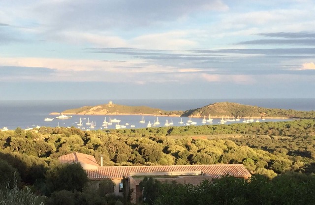 Contemporary 5-bedroom villa with magnificent sea view of the Genoese tower.