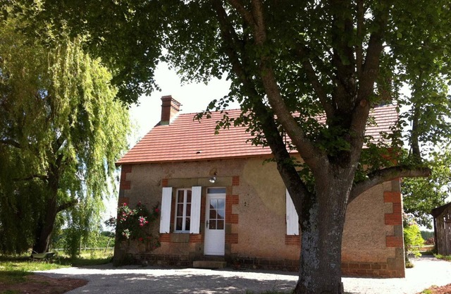 Contemporary Cottage in Agonges with Garden and Pets Allowed
