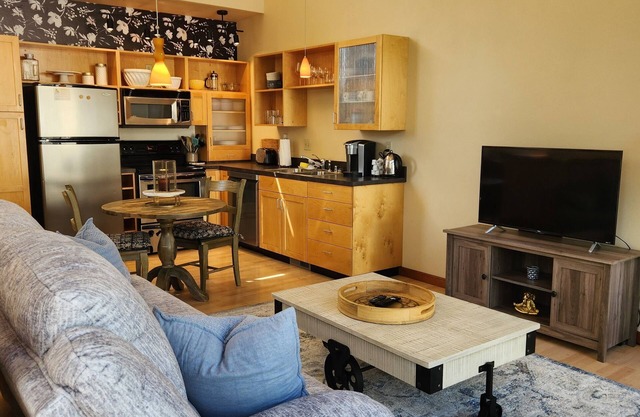 Contemporary Downtown Retreat 2-bedroom condo in Billings