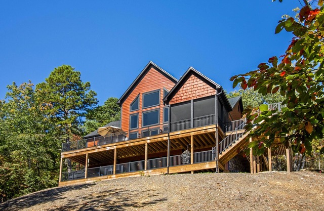 Contemporary home, stunning mountain views!