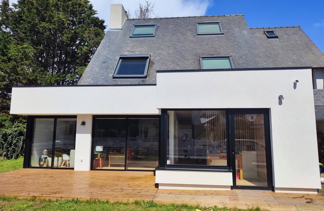 Contemporary house close to the beach