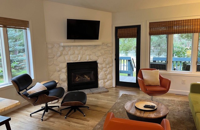 Contemporary Lakefront Condo @ Giants Ridge Ski, Golf, Beach, Bike