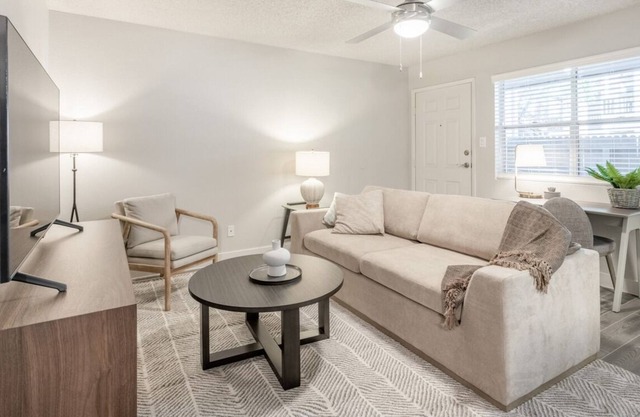 Contemporary large 1BR, in unit Washer/Dryer, FREE parking with all amenities!