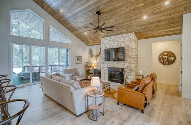 Contemporary Mountain Home in Gated Torreon Community!