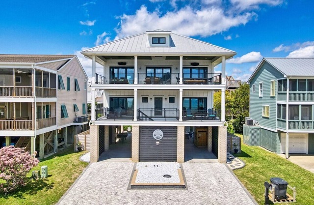 Contemporary Pawleys Island Beach House, Private Resort-Style Pool, Dog Friendly